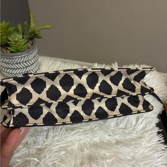Vera Bradley Tess Crossbody Bag  🖤 - Picture 5 of 10